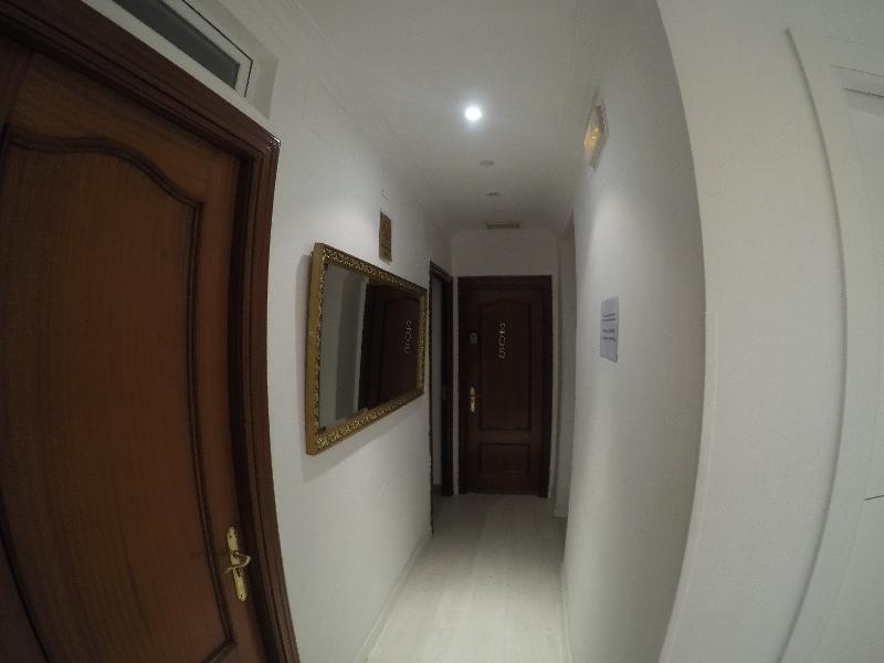 เพนชั่น เอสเตรยา Hotel มาดริด ภายนอก รูปภาพ