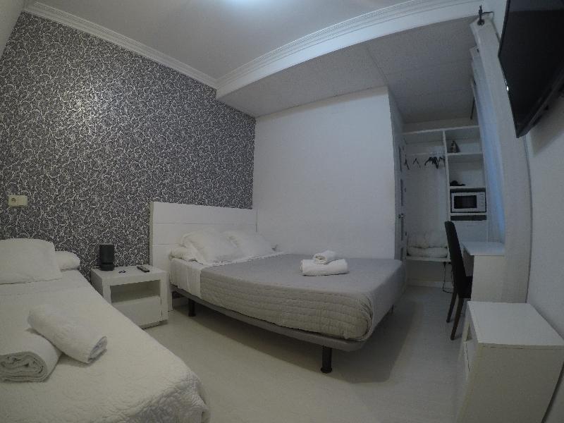เพนชั่น เอสเตรยา Hotel มาดริด ภายนอก รูปภาพ