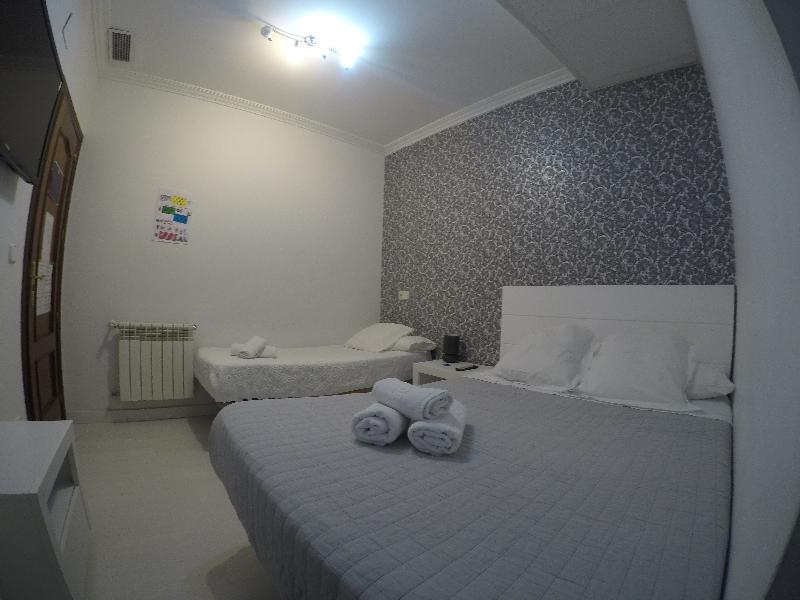 เพนชั่น เอสเตรยา Hotel มาดริด ภายนอก รูปภาพ
